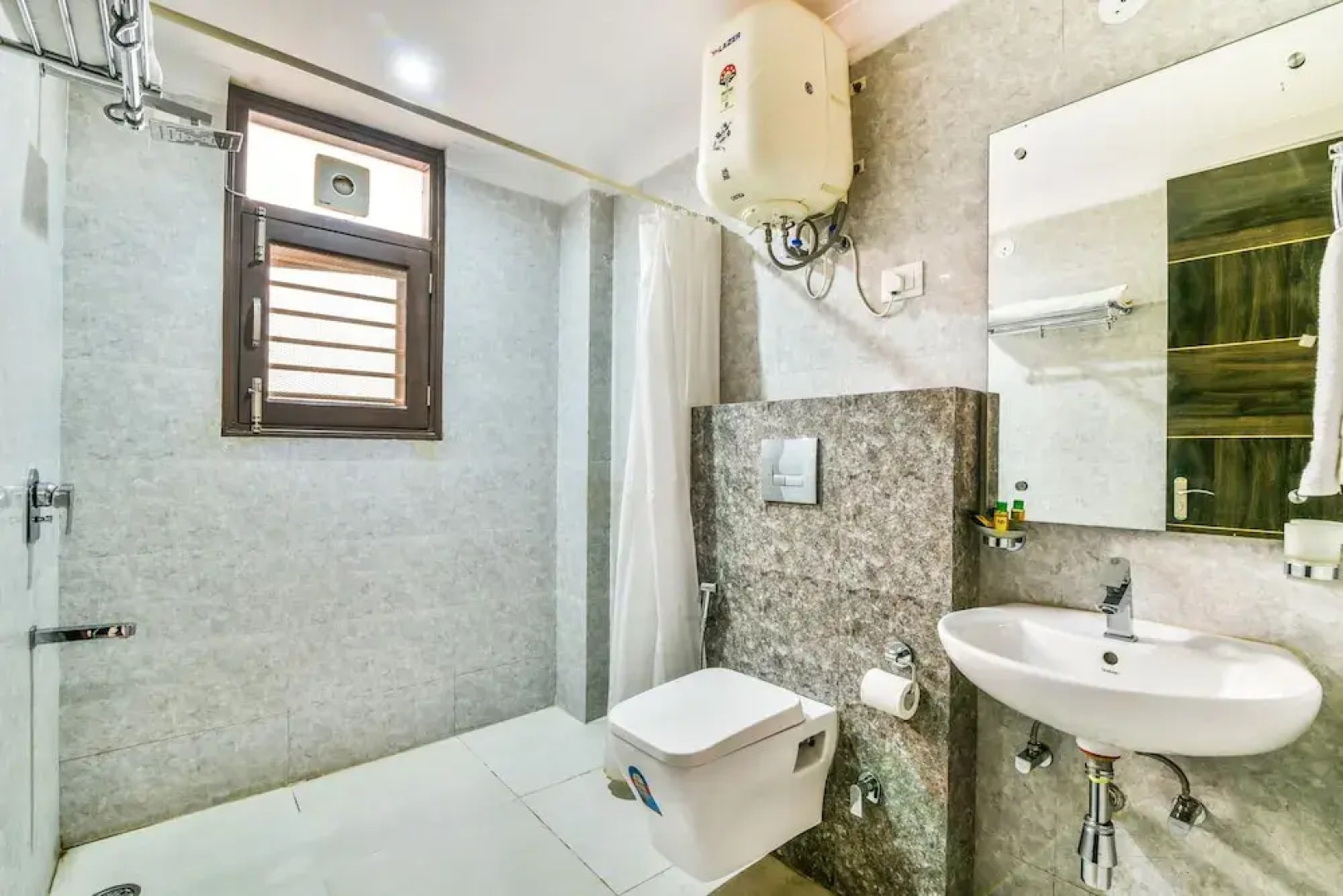 FabHotel Namaha Suites