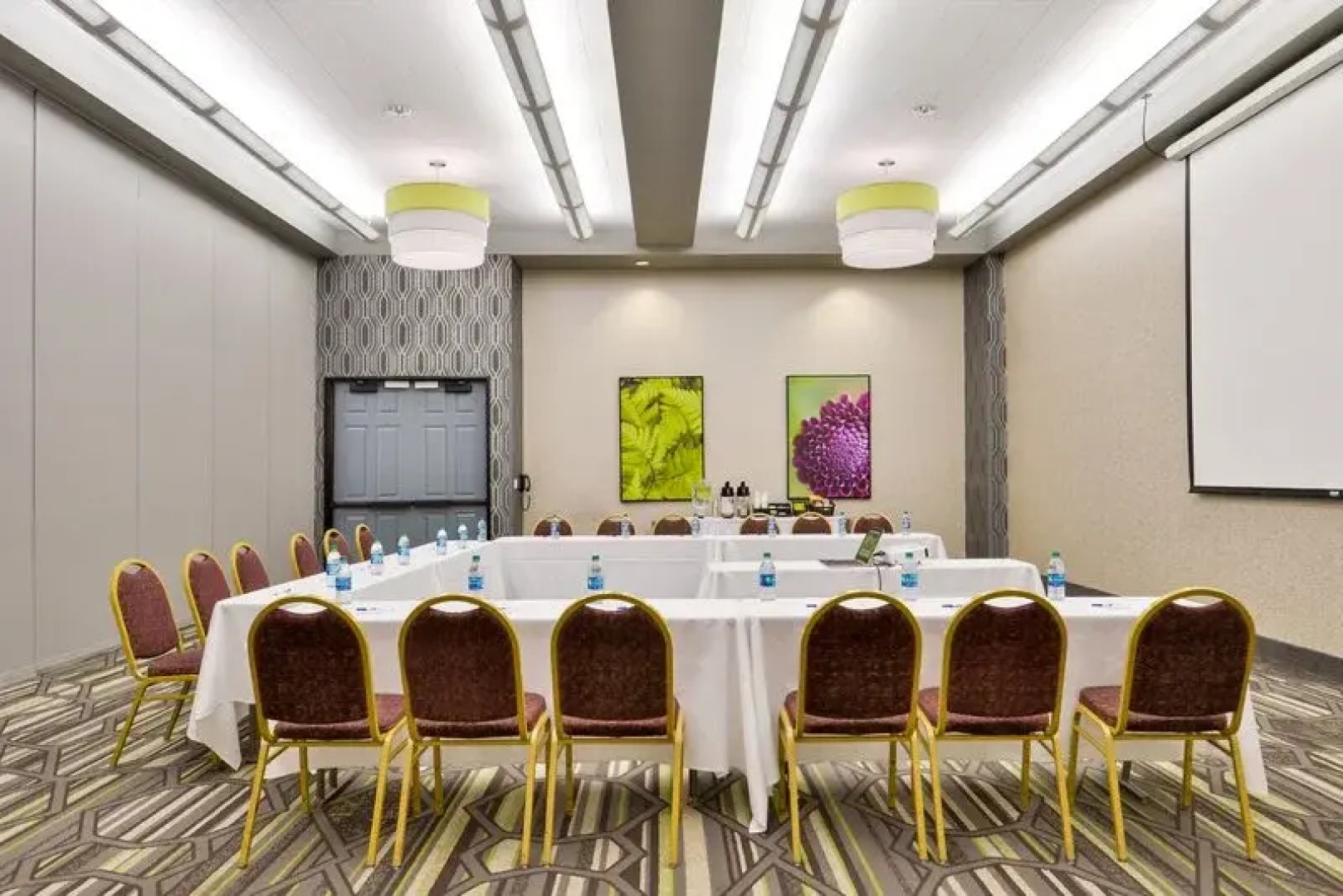 Holiday Inn Express And Suites Elk Grove Central