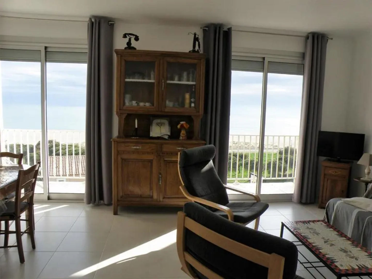 Lumineux T2 Proche Plage, Commerces Dans Residence Avec Ascenseur-5fl87