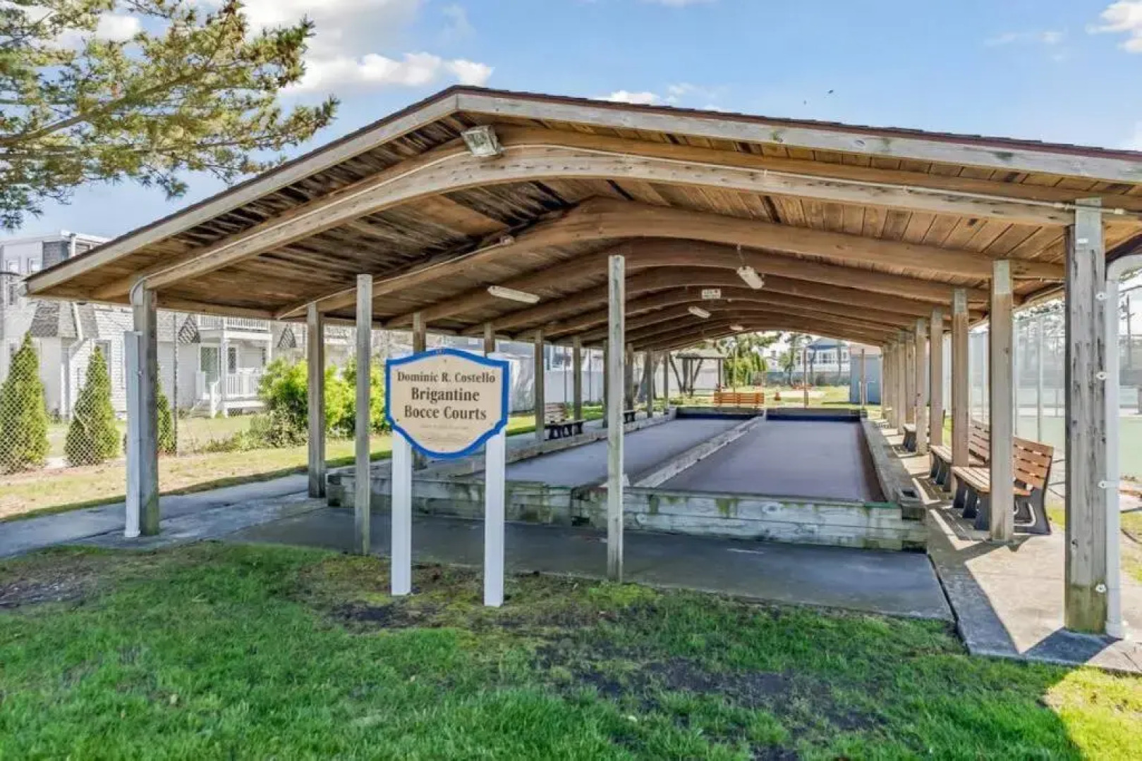 Close to AC Steps to Beach Parking