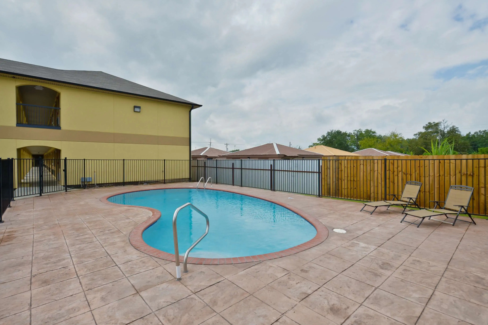 Americas Best Value Inn & Suites Lake Charles at I-210 Exit 11