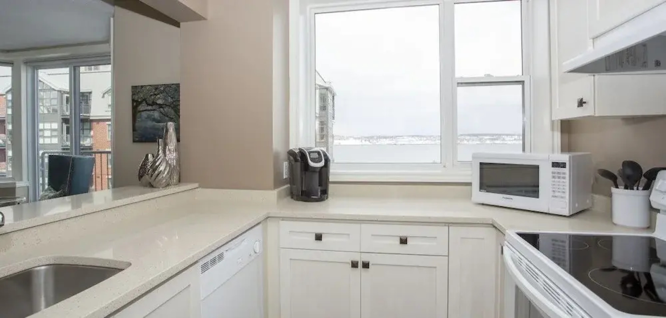 Moore Suites - Waterfront Place