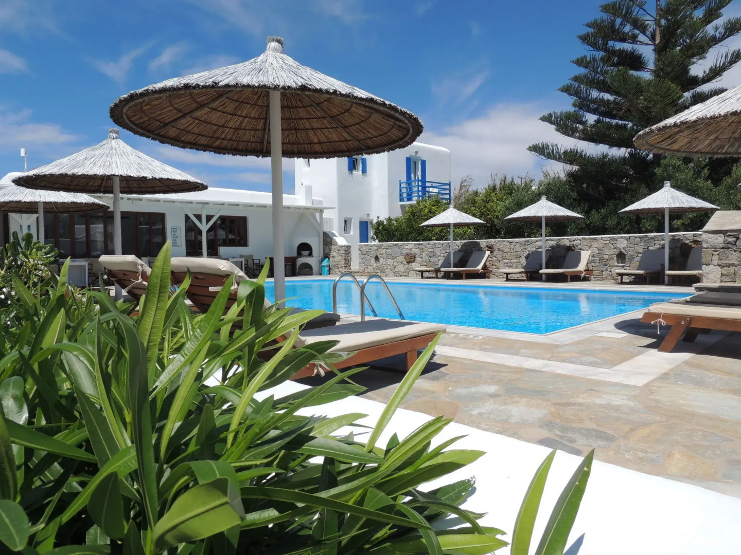 Anemos Studios & Apartments