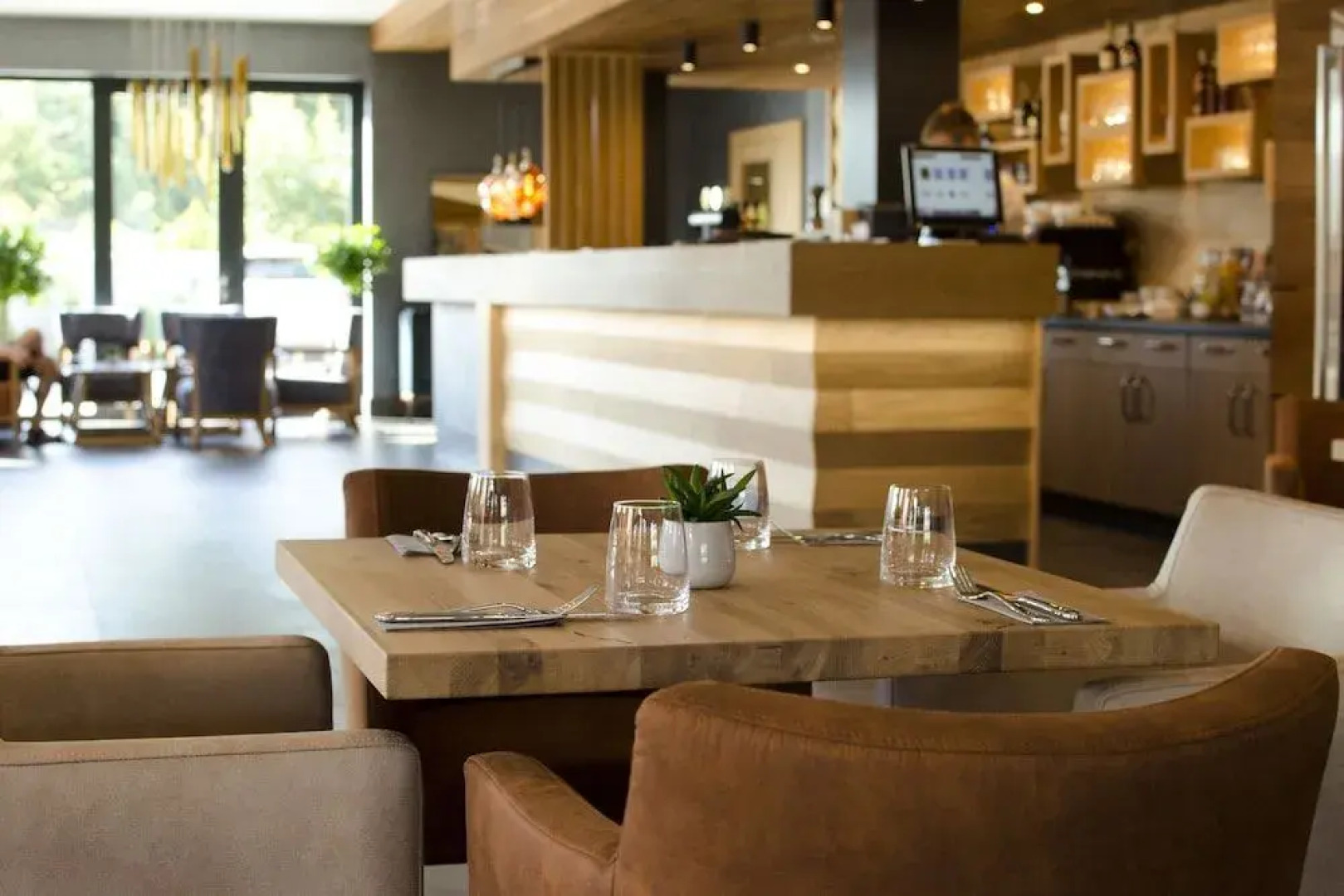 AZZA Hotel & Restaurant