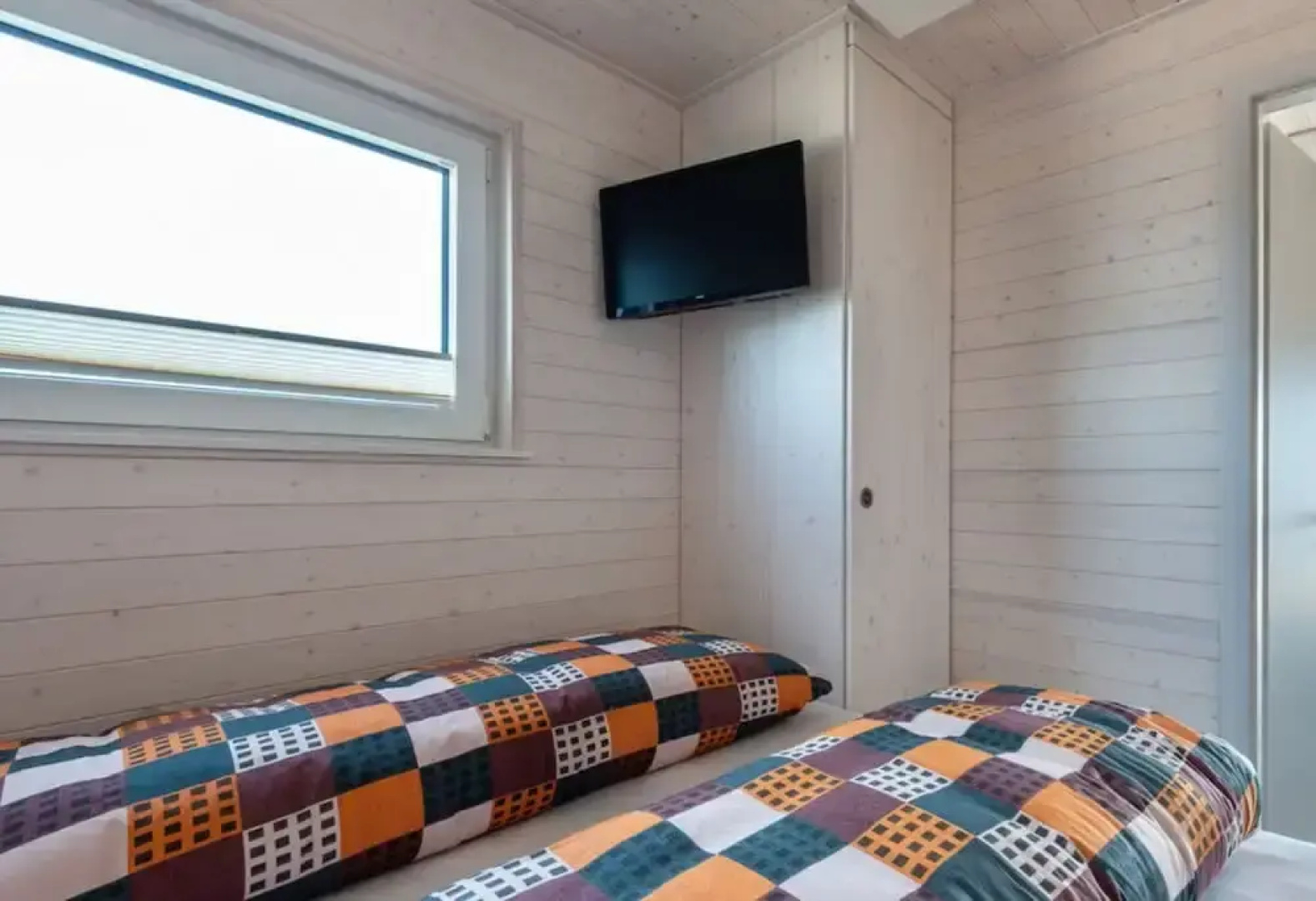 Houseboat Harmony