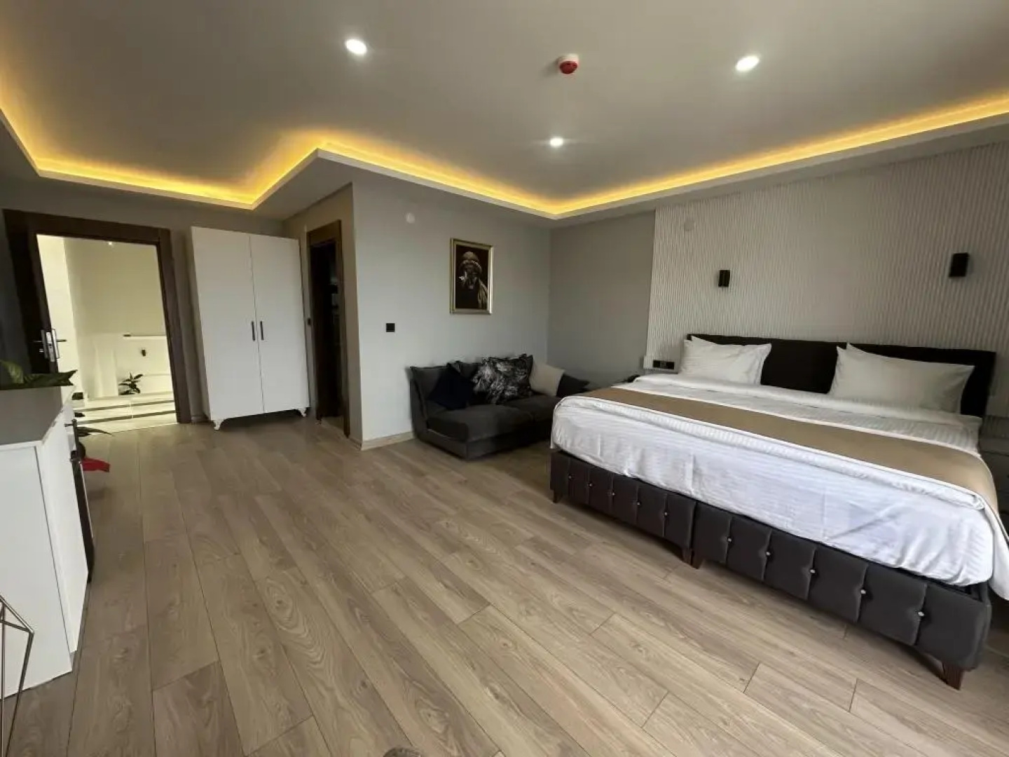 Beyaz Köşk Hotel & Cafe