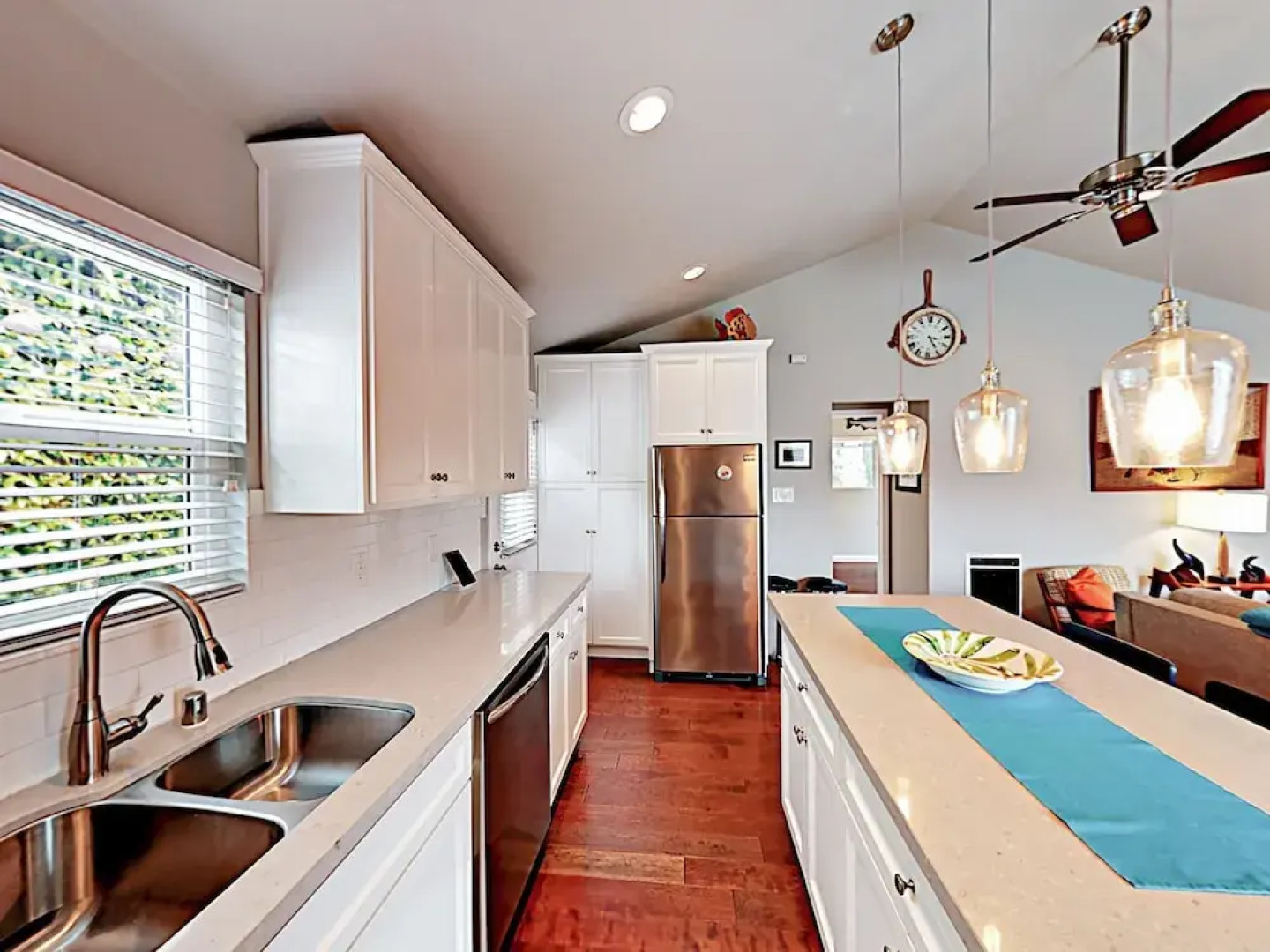 Bright 3BR Main Street El Segundo by RedAwning