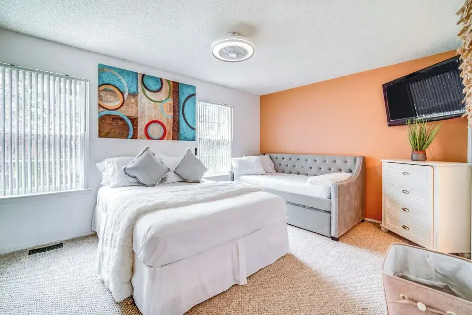 Galloway Townhome w/ Private Deck: Near Casinos!