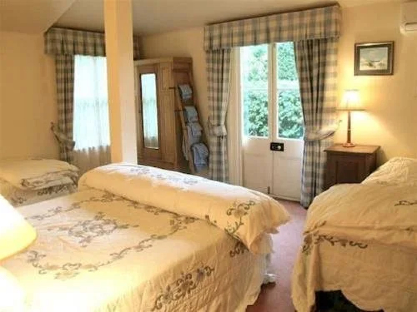 Capers Guesthouse, Barn and Cottage