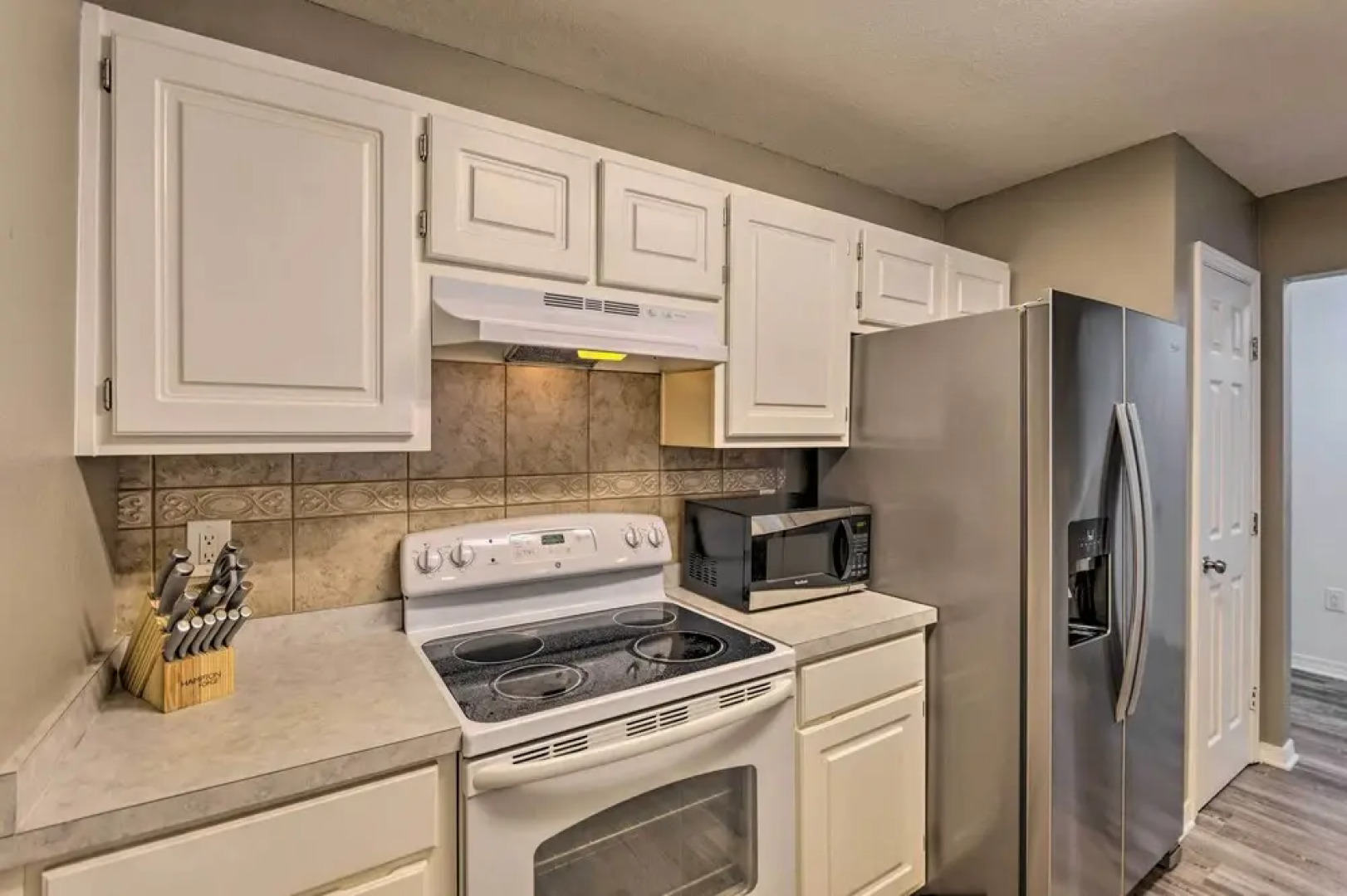 Updated Townhome w/ Deck ~ 12 Mi to Beaches!