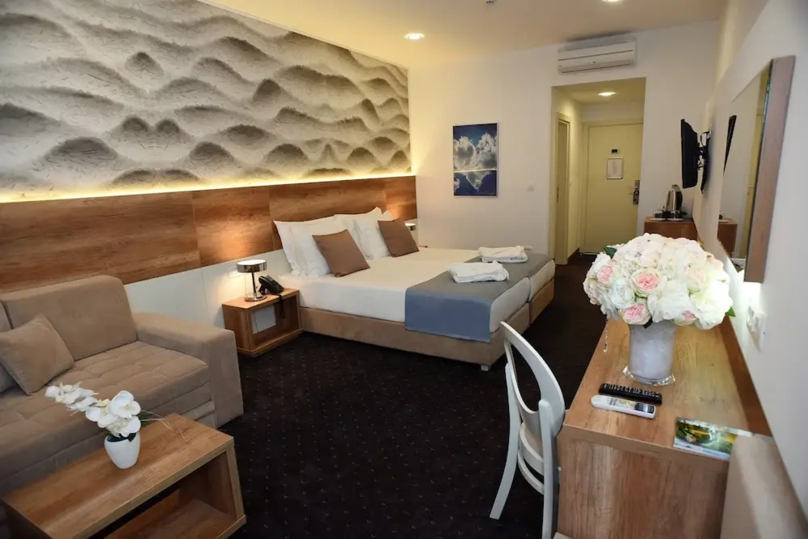 Santiny Hotel & Restaurant