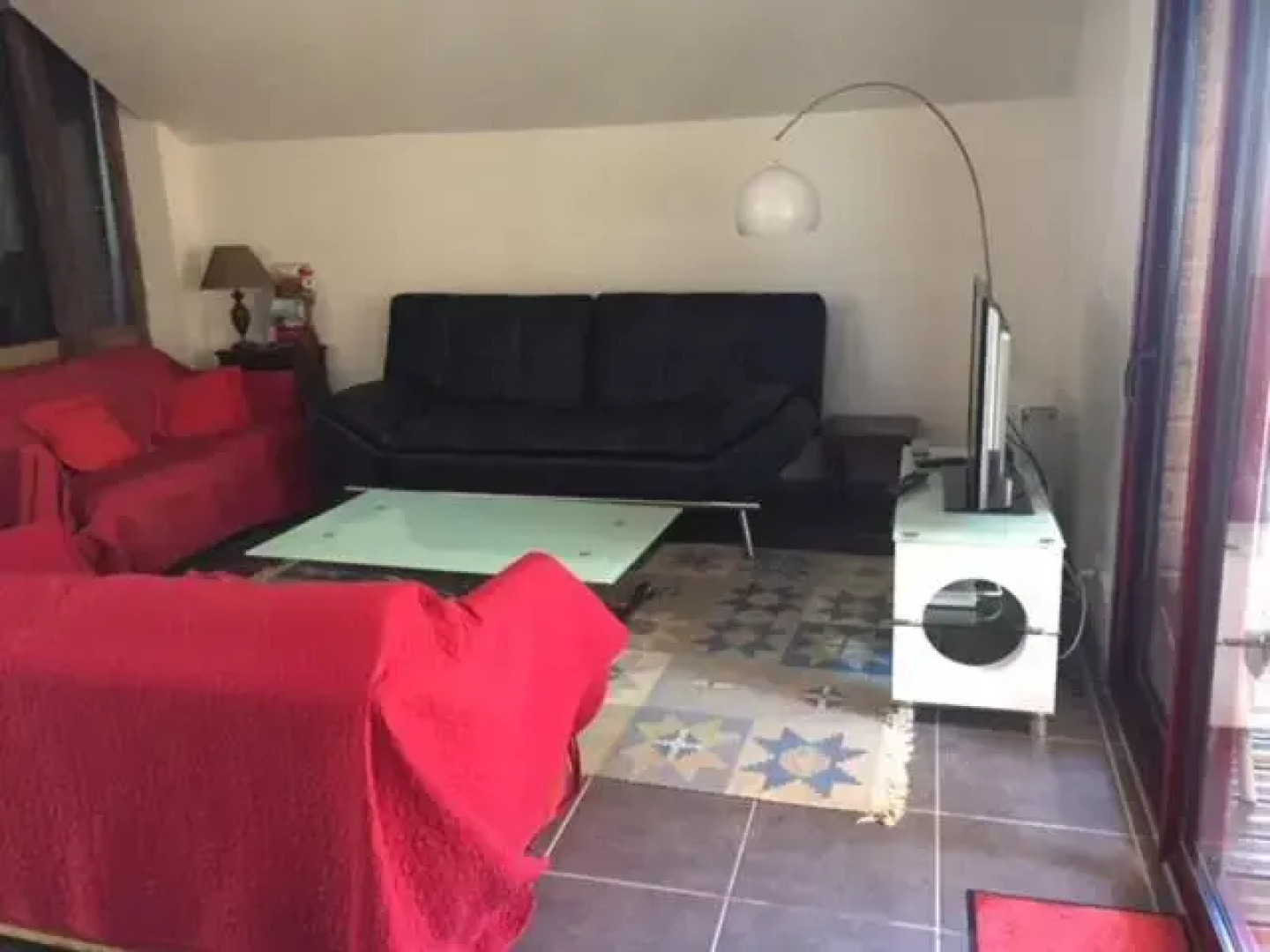 La Maison aux Volets Rouges