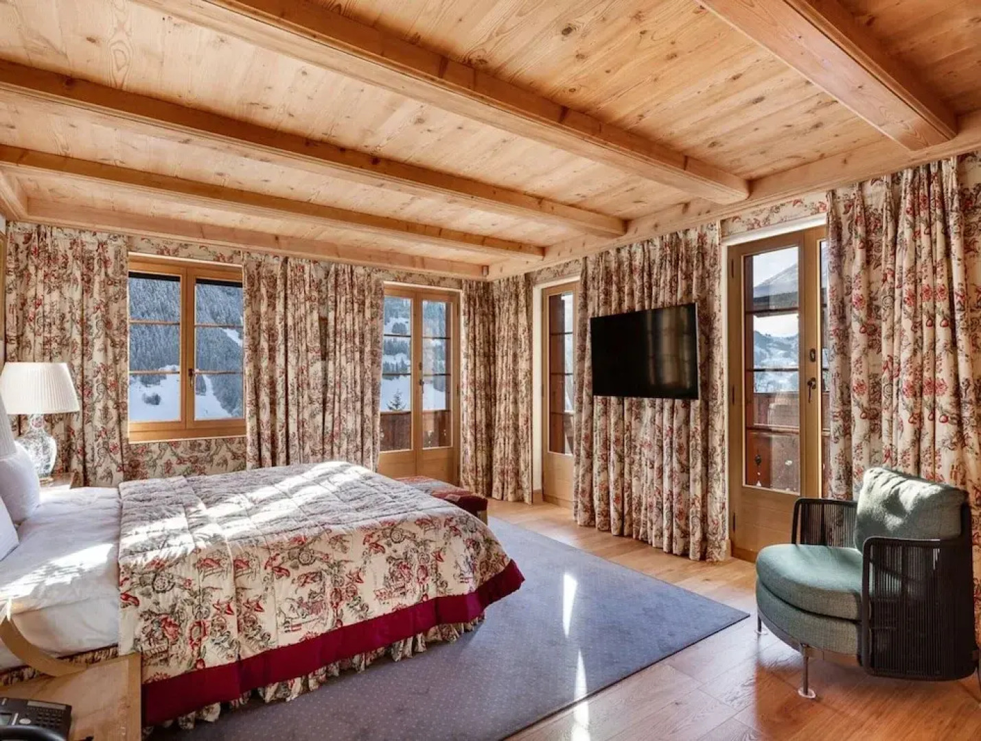 Beautiful Alpine Luxury Flat in Rougemont