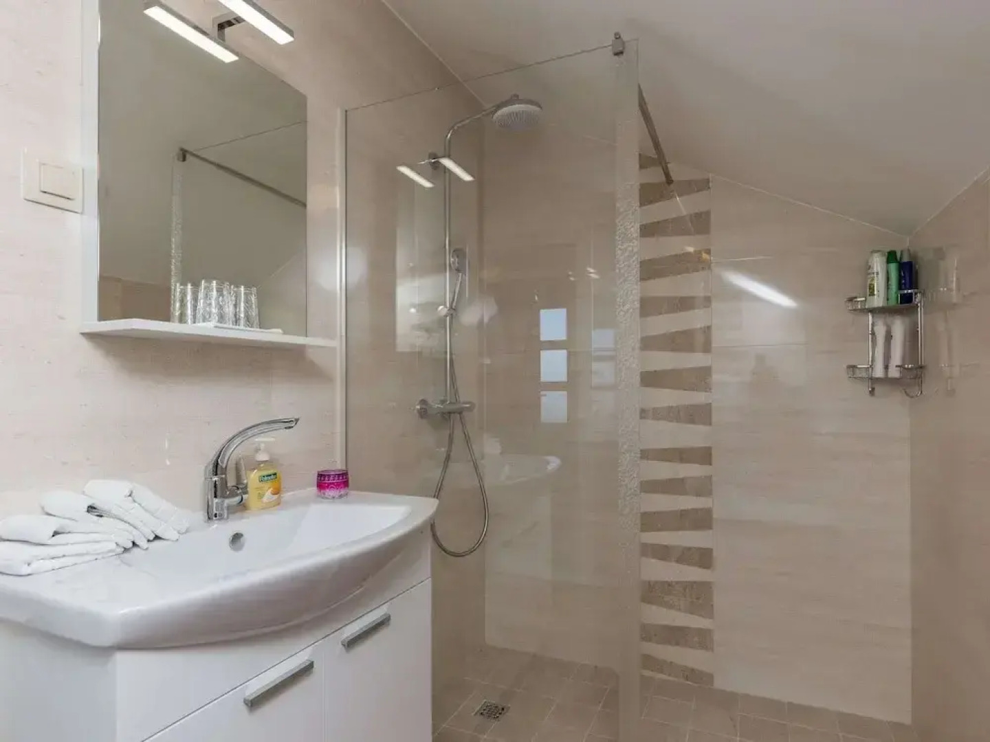 Apartment Cetinic - Two Bedroom Apartment With Terrace and Sea View