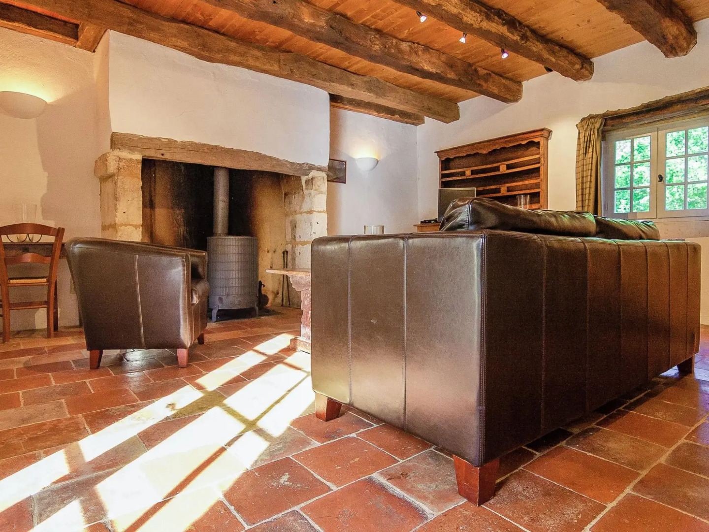 Sprawling Mansion in Aquitaine with Swimming Pool