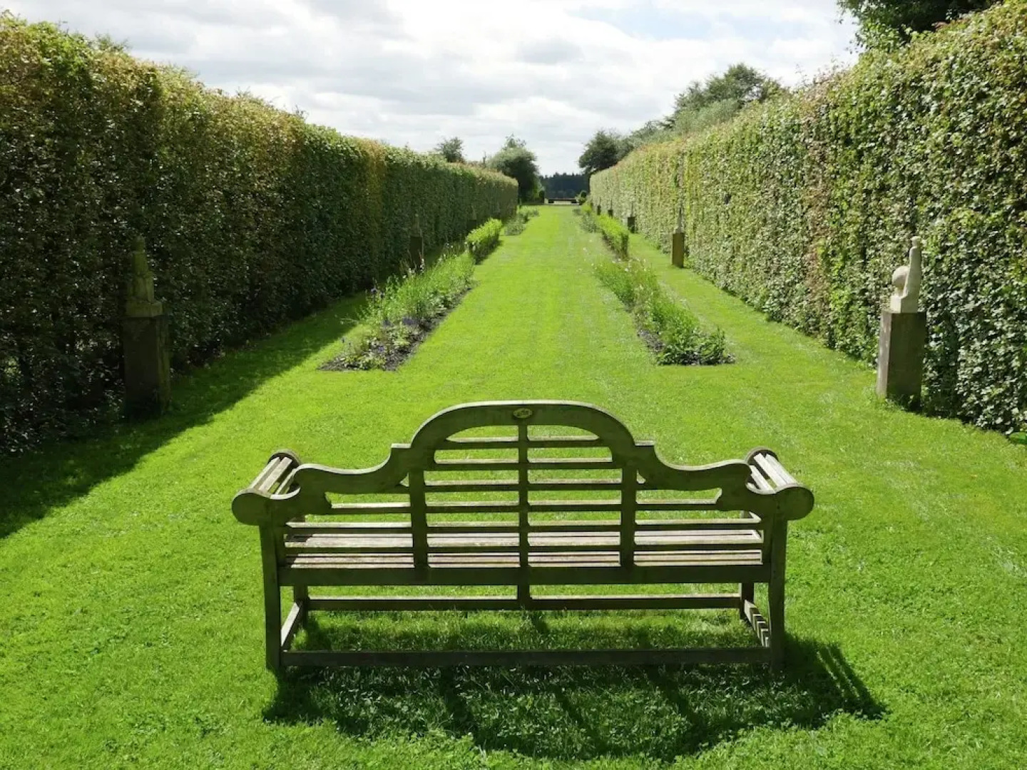 Beautiful House With Sauna, Modern Interior and Enormous, Park-like Garden