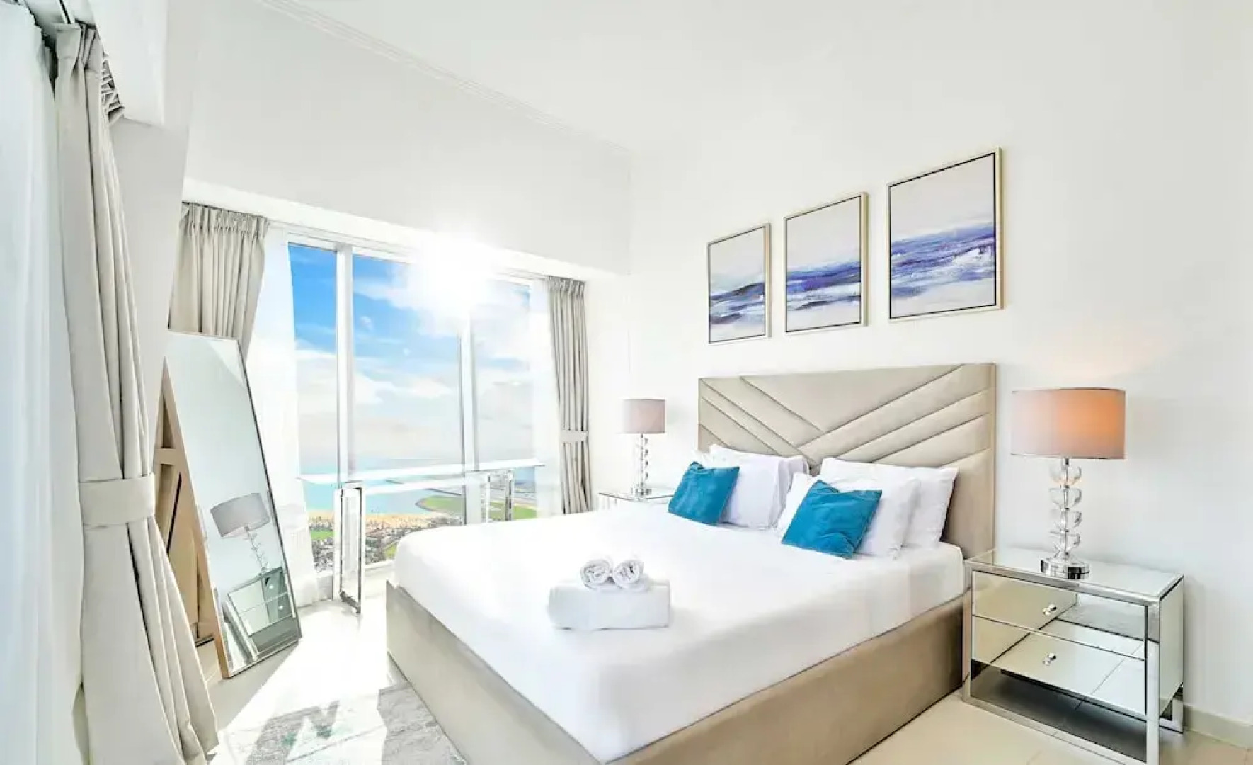 LUX  Cayan Superior Suite 4 Dubai Marina