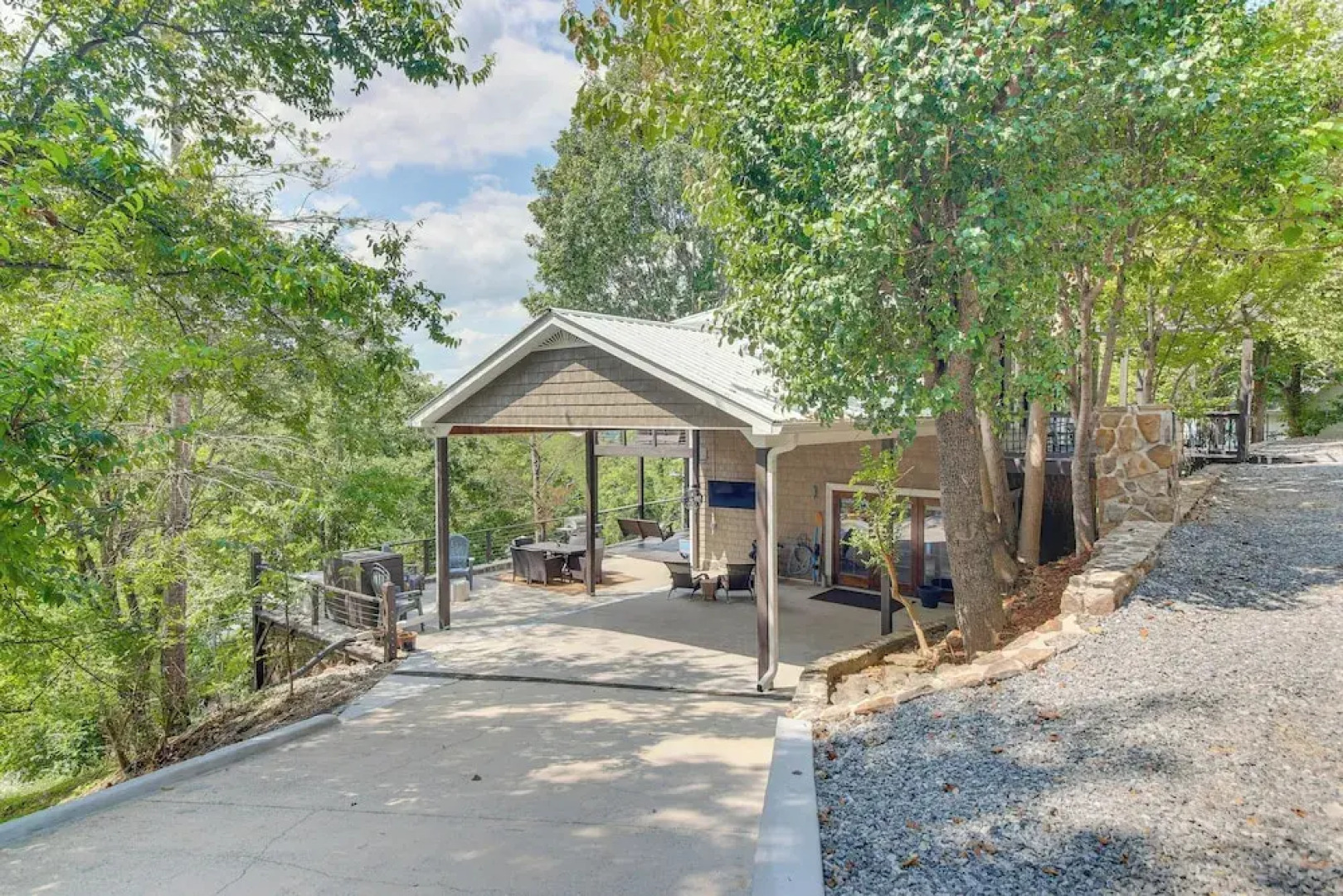 Walk to Marina: Center Hill Lake Family Home