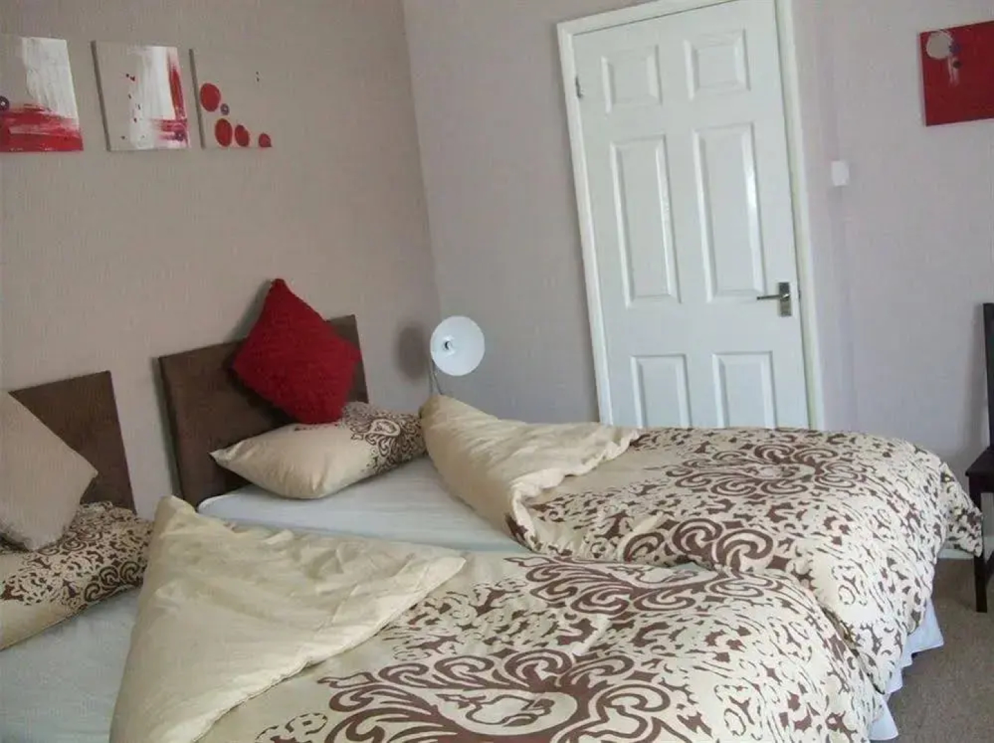 The Roebuck - Travel accommodation