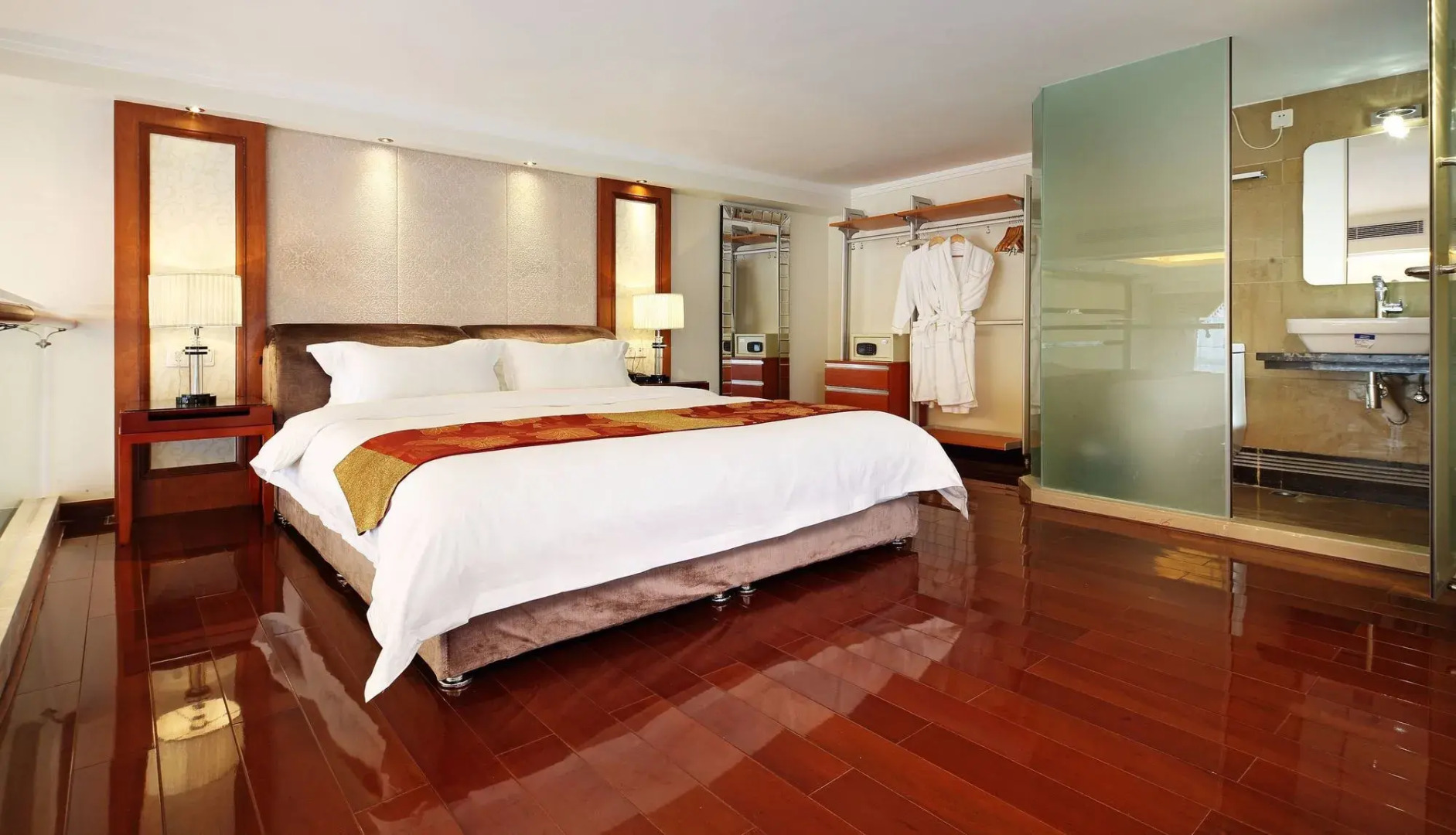 South & North International Apartment