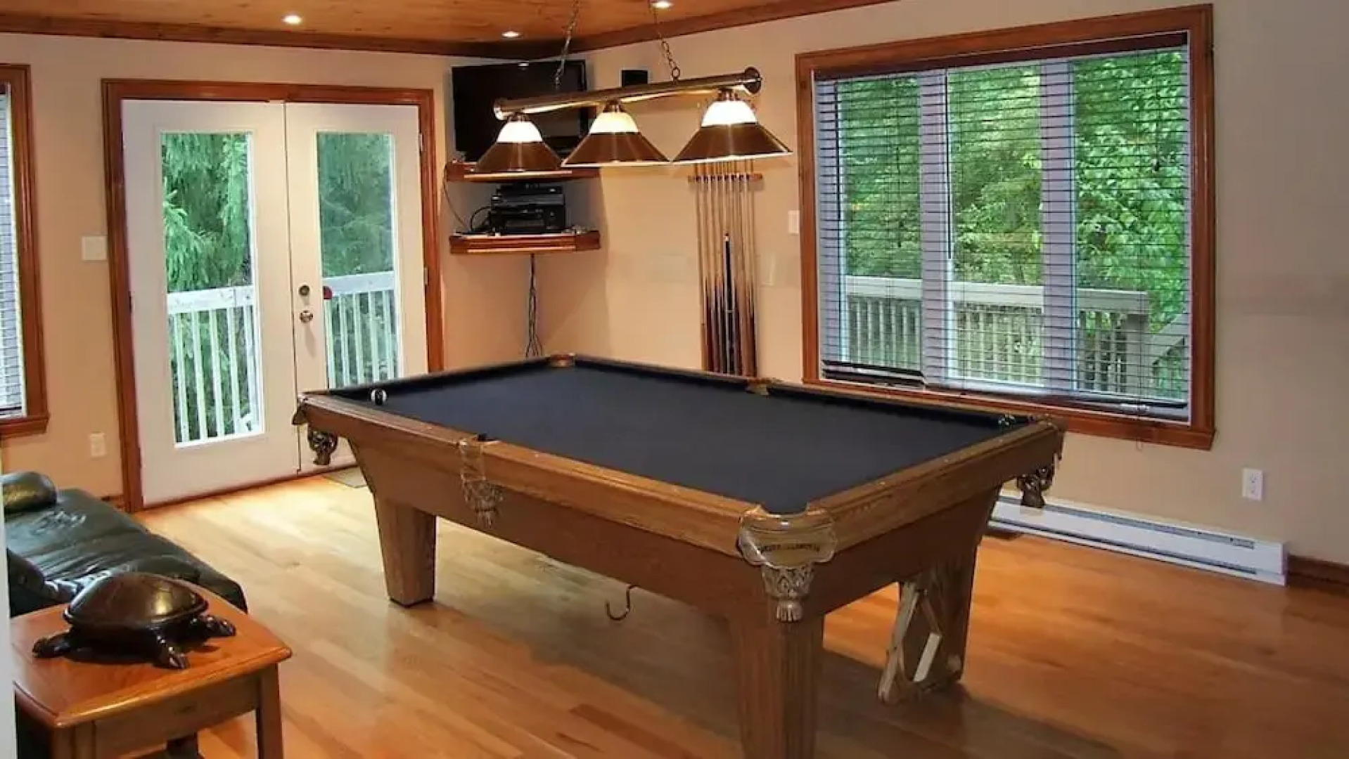 Duhamel Rock Cliff 3-Bedroom Waterfront Chalet