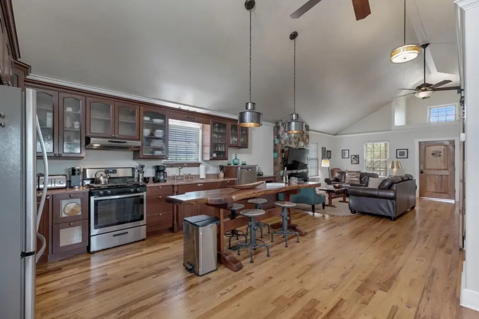 Gorgeous Home W/hot Tub&grill