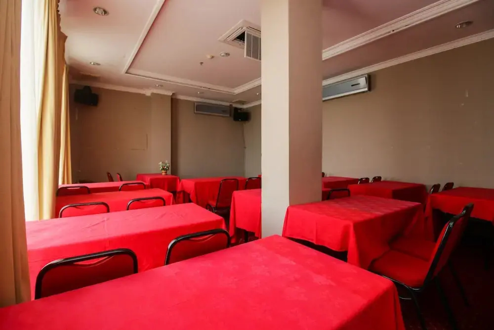 Idola Hotel