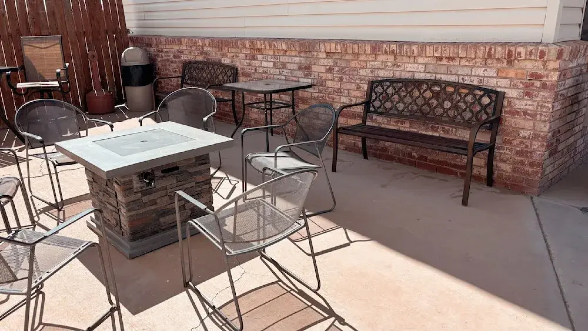 Whispering Sands Motel