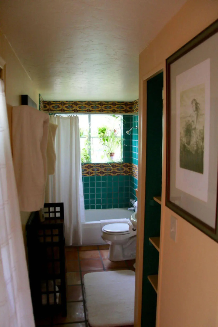 Azure Gate Bed And Breakfast