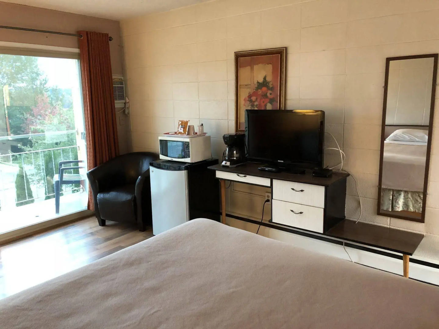 Holiday House Motel