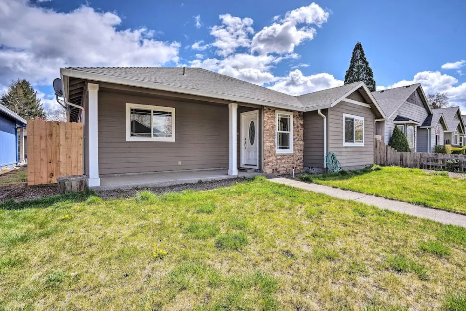 Grants Pass Home: 1 Mi to Downtown & Rogue River!