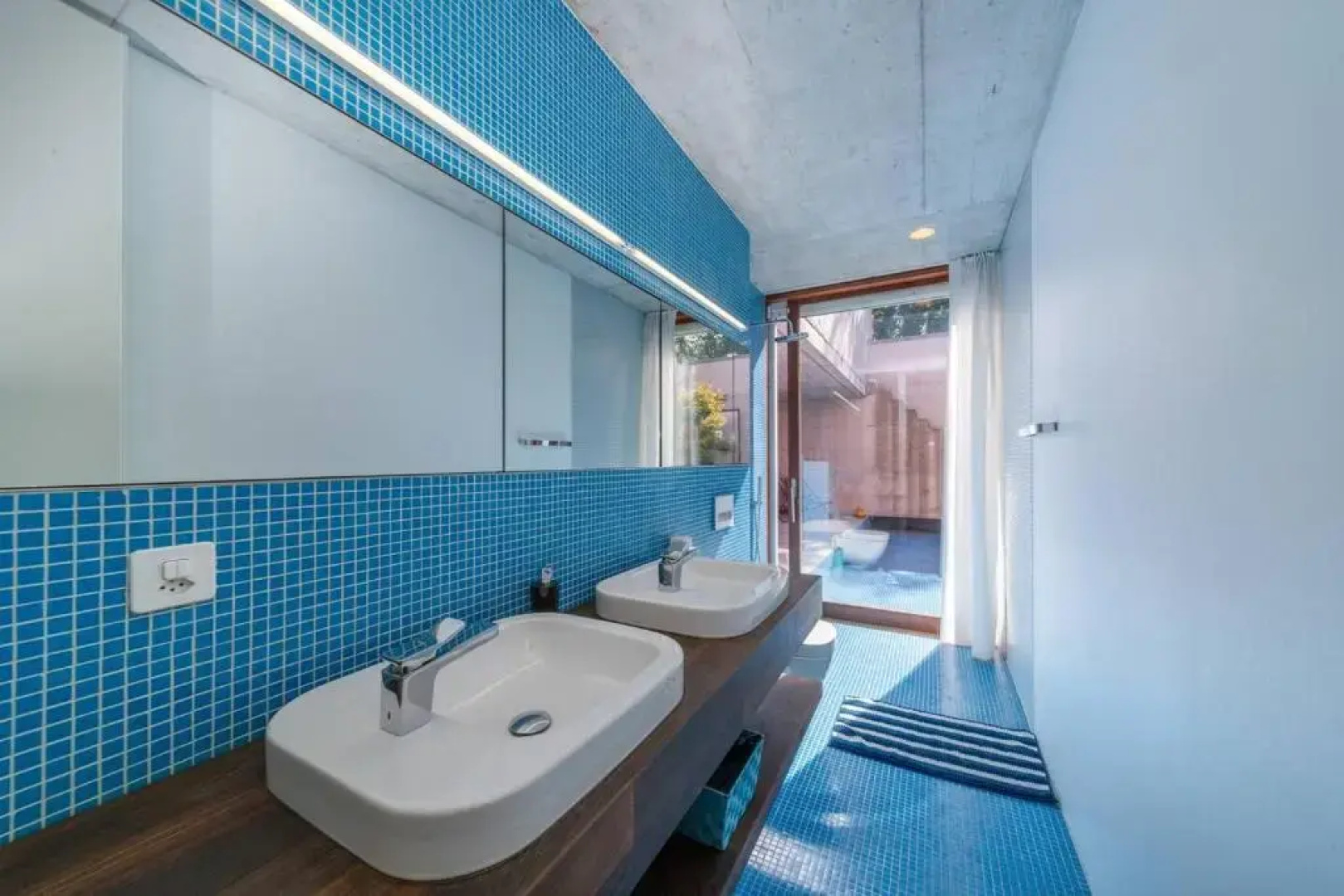 Luxury & Modern 4BD Villa with Panoramic Lake View by GuestLee