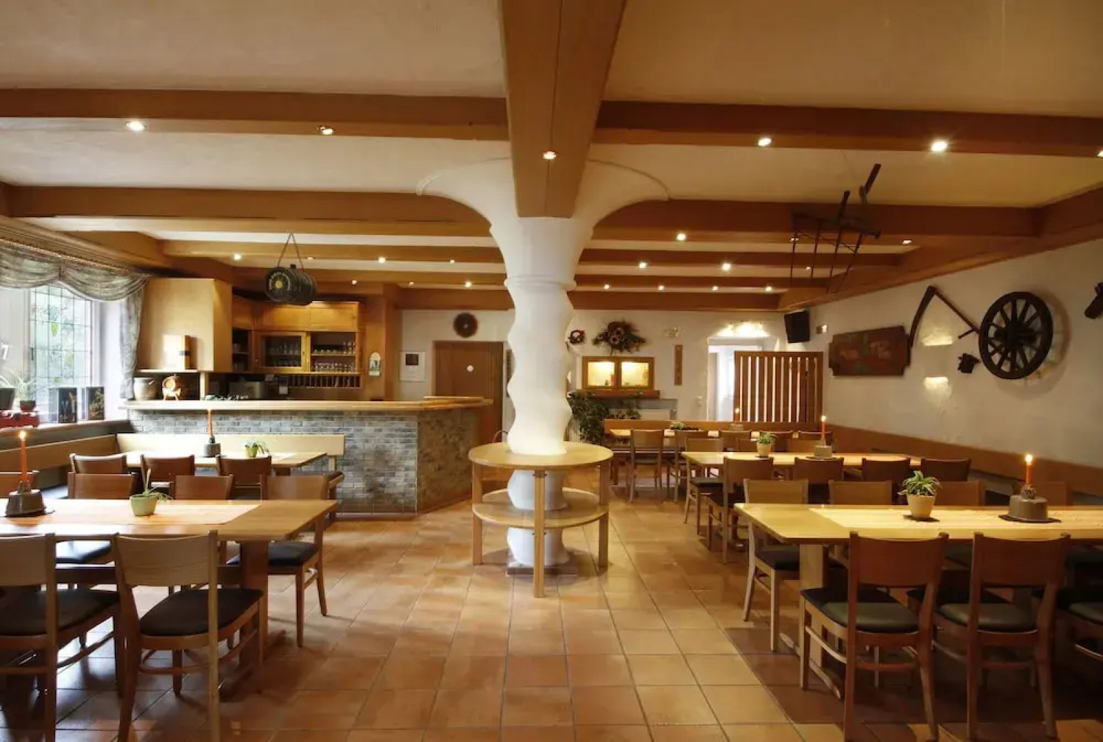 Gästehaus Weingut - Fröhliches Weinfass