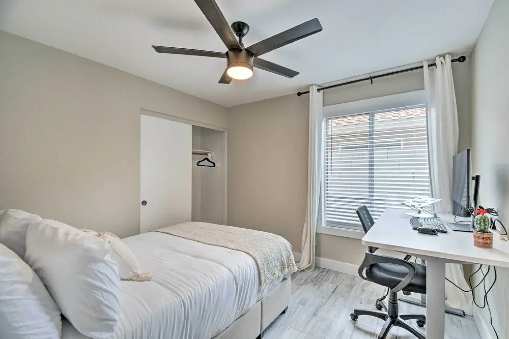 Peoria Oasis w/ Saltwater Pool & Putting Green!