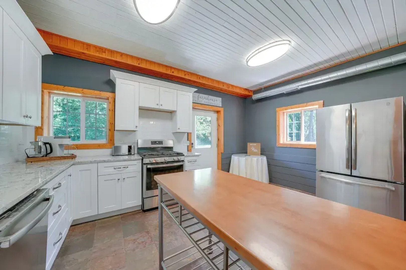 Peaceful Warrenville Home: 1 Mi to Herrick Lake!