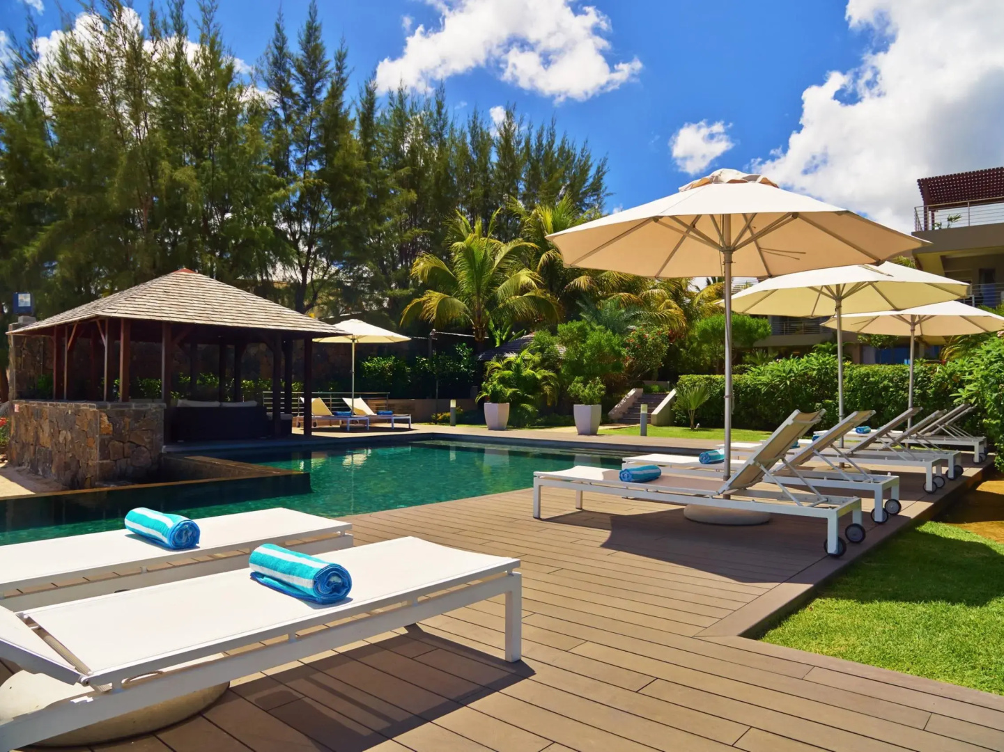 Bon Azur Beachfront Suites & Penthouses with LOV
