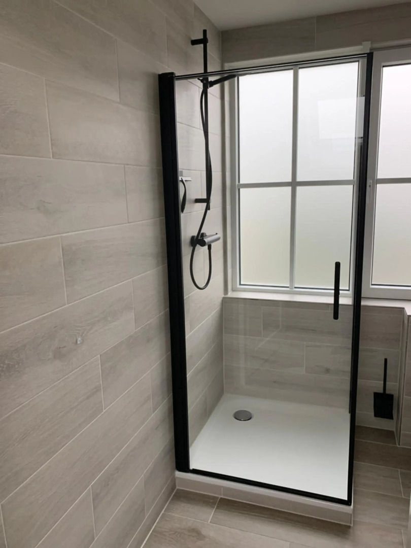 Dijkhofje, dichtbij strand, zee en meer.