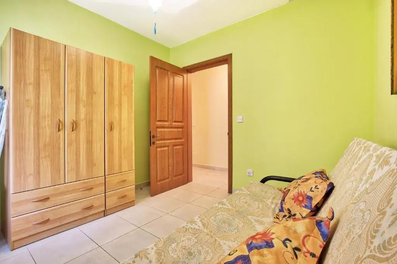 MS26 - Spacious Maisonette By The Sea