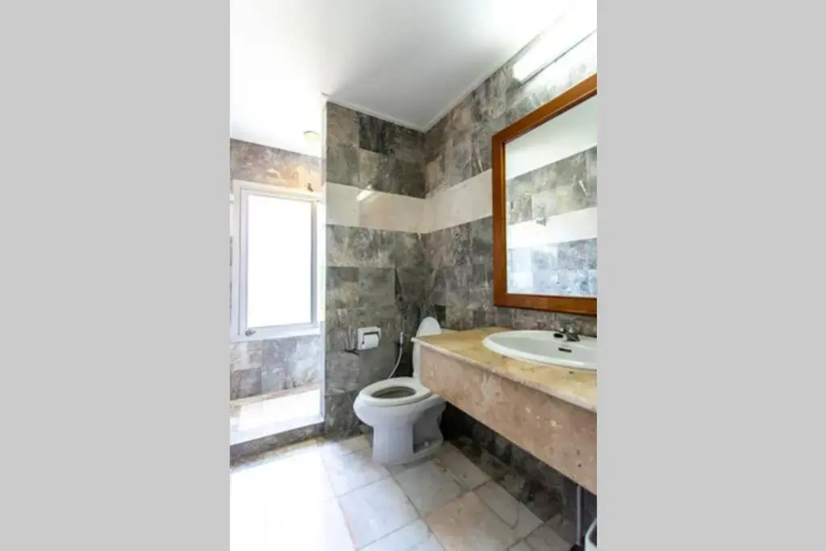 F4 Beach house Kitchen BBQ 3 bedrooms Large yard