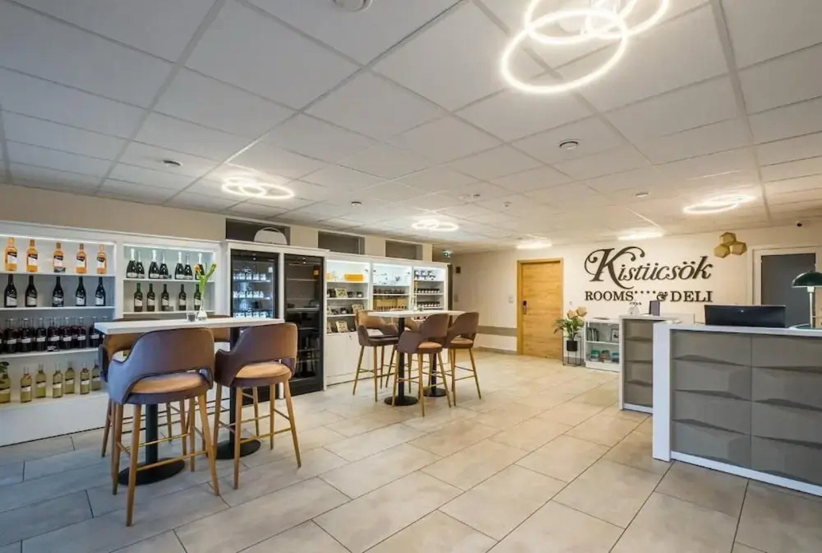 Kistücsök Food & Room