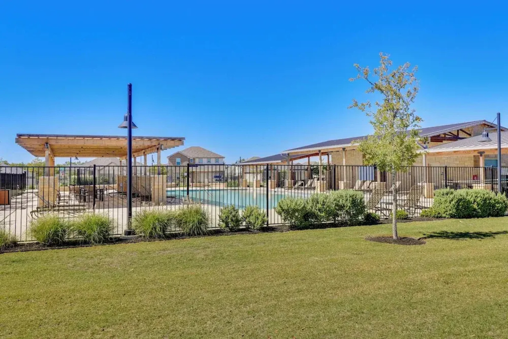Hutto Getaway w/ Yard, 9 Mi to Lake Pflugerville!