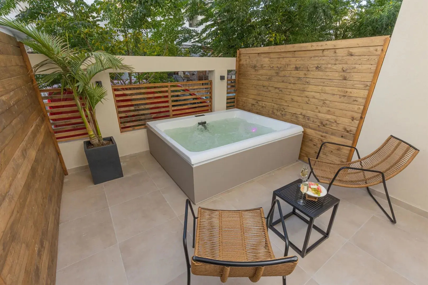 Cabana Blu Hotel & Suites