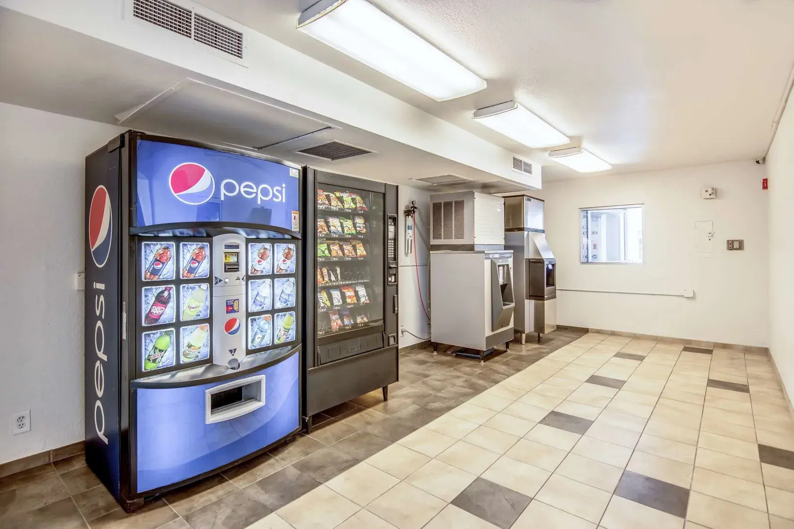 Super 8 by Wyndham Tracy