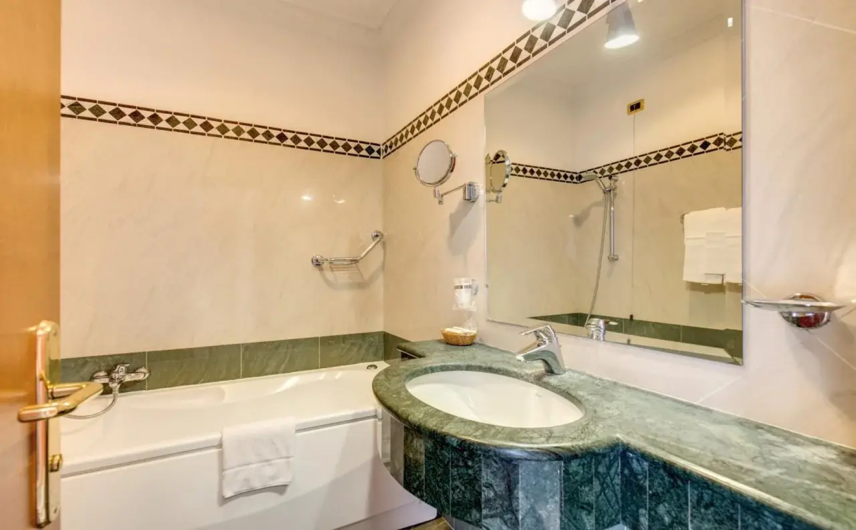 Hotel Contilia