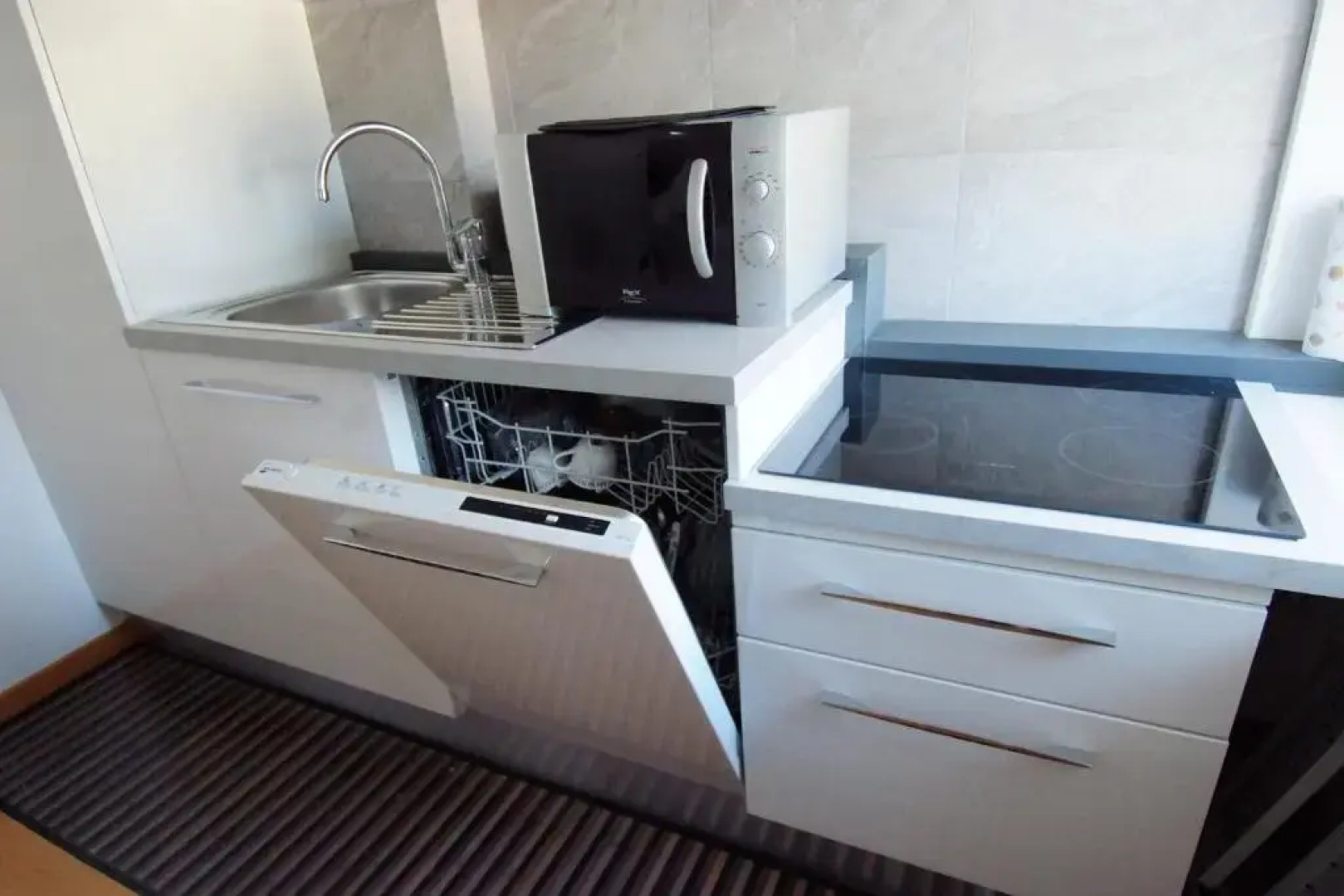 White Residence Apartment