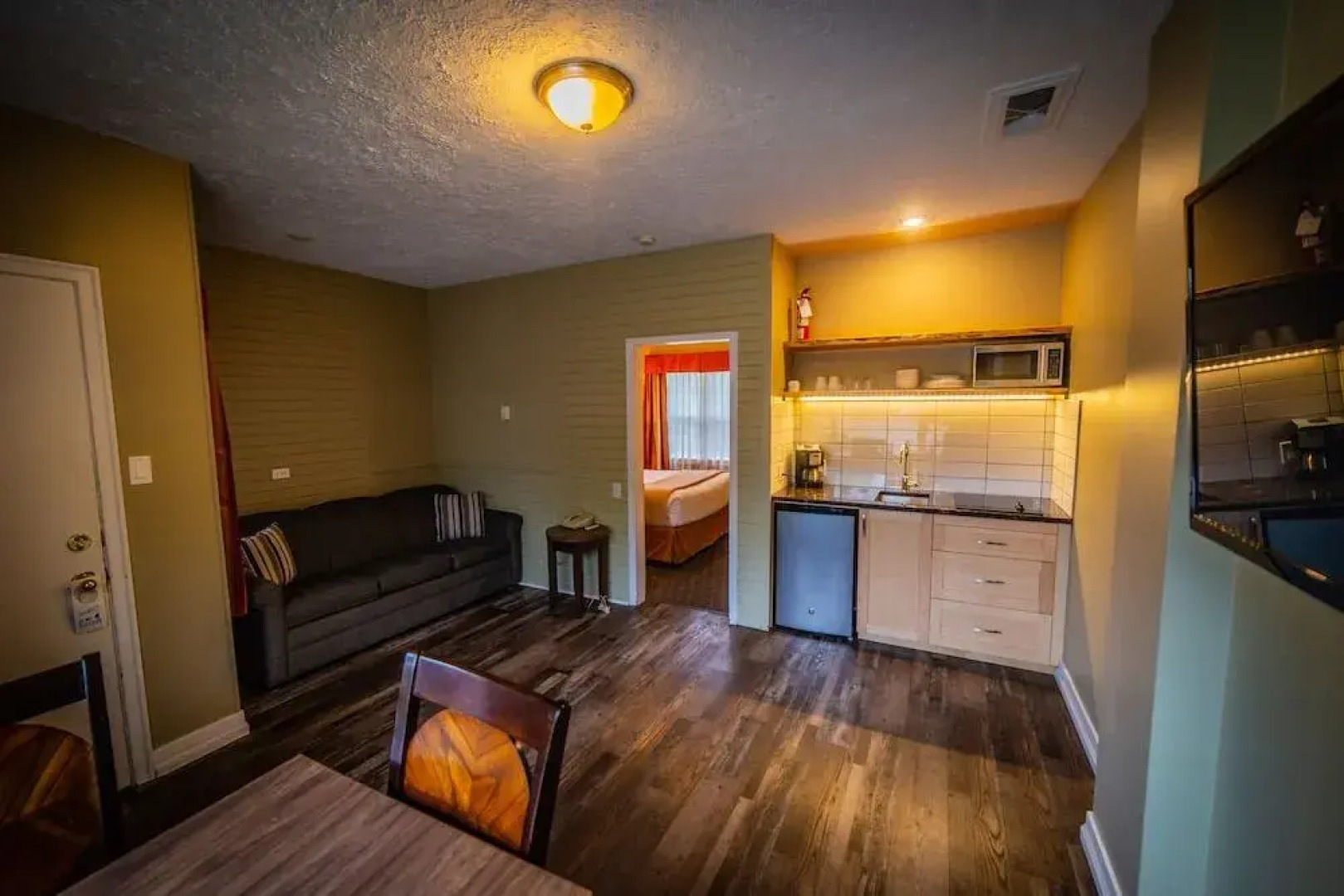 Alpine Inn & Suites