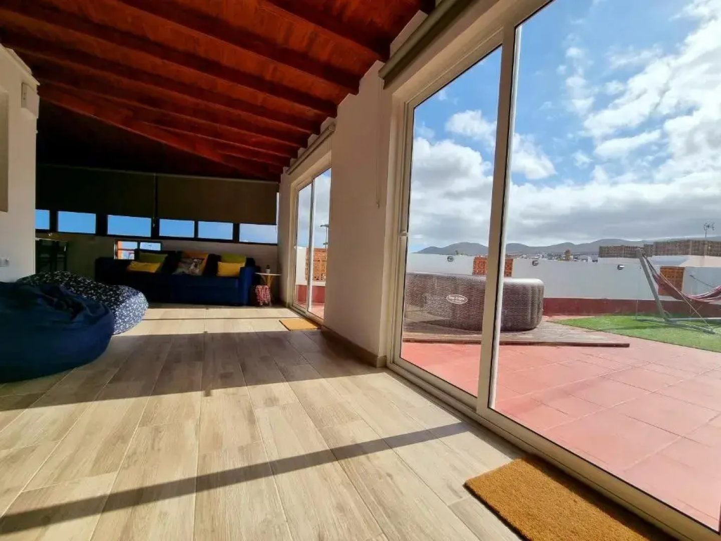 St George's House "Rooftop Terrace, Hot Tub, Love"