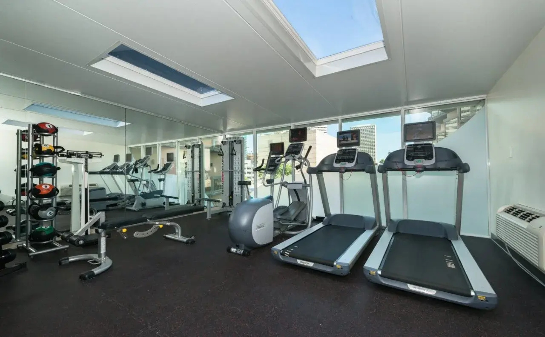 Holiday Inn Express Edmonton Downtown by IHG