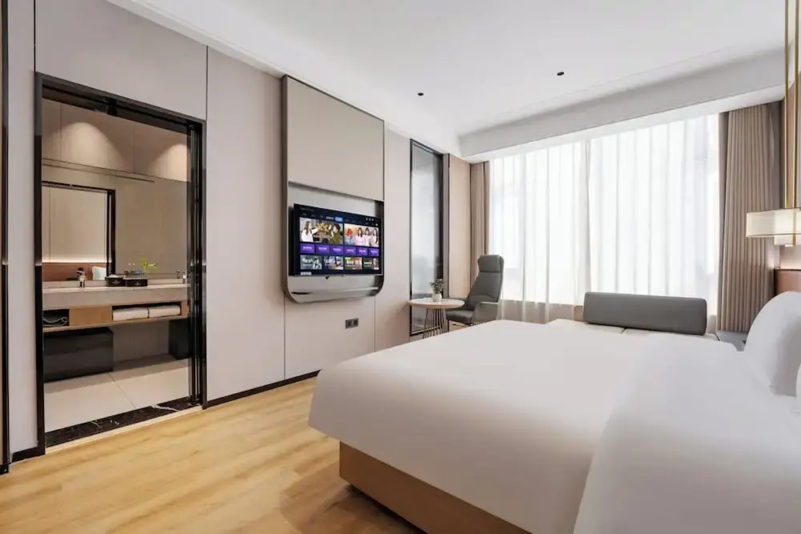 Wanzai Yijia La Maison Hotel