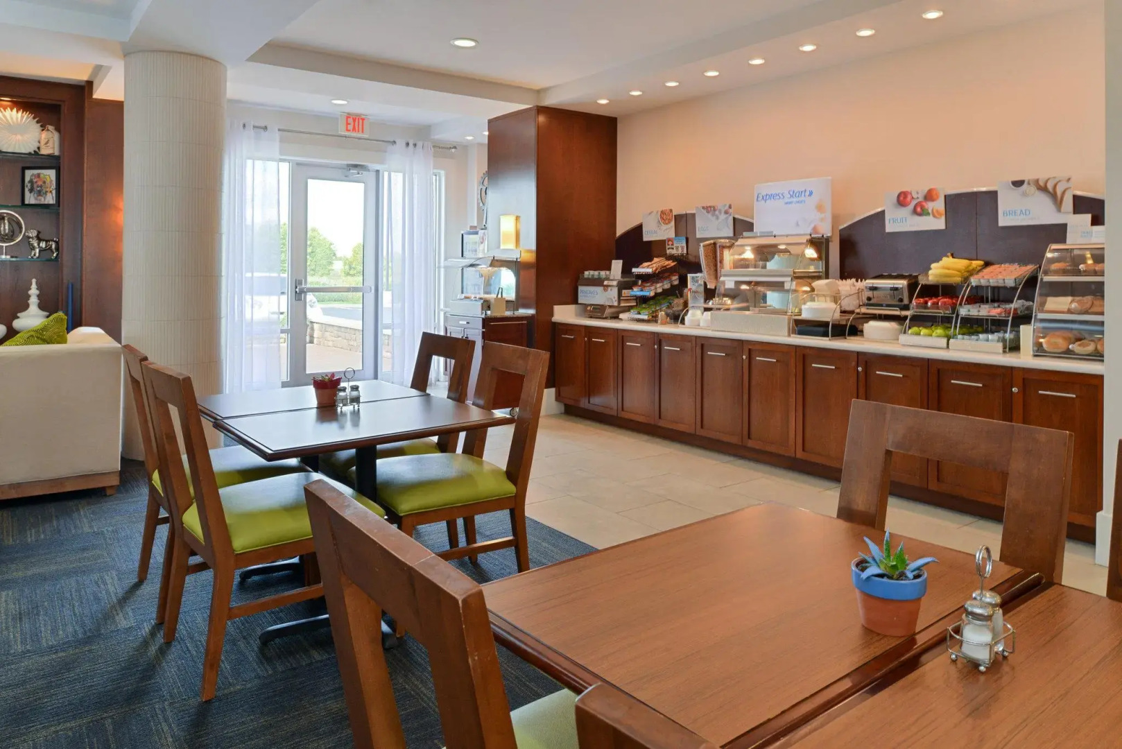 Holiday Inn Express Hotel & Suites Terre Haute by IHG